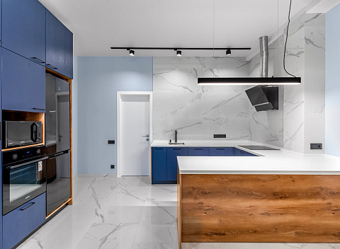 Бело-синяя 2